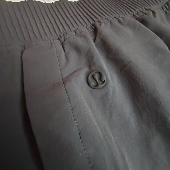 NWT Lululemon Stretch Woven Relaxed Fit High-Rise Short 4” - Black, Size XL - Picture 8 of 16